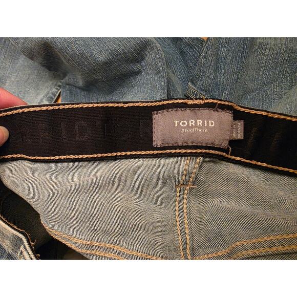 Torrid Feel The Fit Blue Denim Jeans Women’s Size 20 Plus Straight Leg EUC - Picture 5 of 5